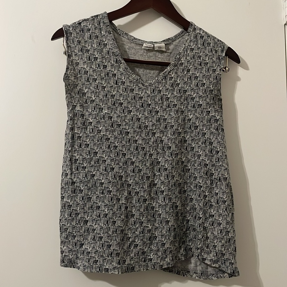 Artisan NY Little Buildings Novelty Print Sleeveless Blouse Size S
